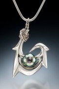 Six Barb Makau (Maui Style) Tahitian Black Pearl Pendant in sterling silver