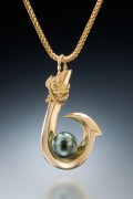 Single Barb (Kauai Style) Tahitian Black Pearl Pendant in 18k gold
